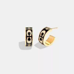 Plated brass, enamel and glass
Hypoallergenic titanium post
1/2" (L) x 1/4" (H)